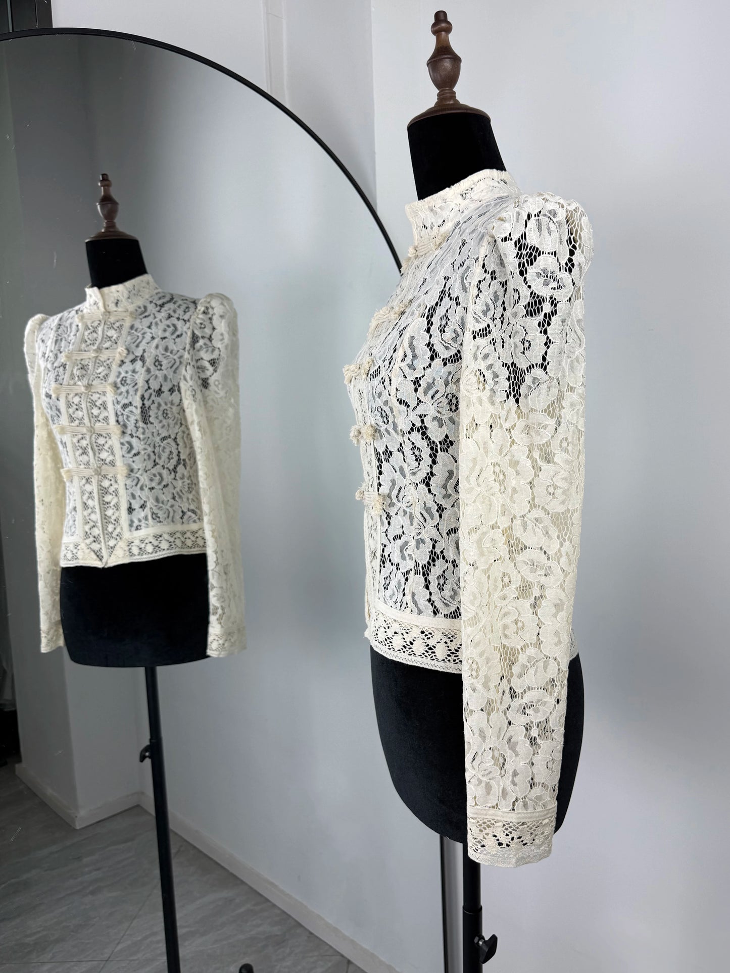 Tuularose Luxury Lace Blouse Fashion Lace Print Single Breasted Slim Shirt Vintage Elegant Party Looks Summer Women Blouse Tops