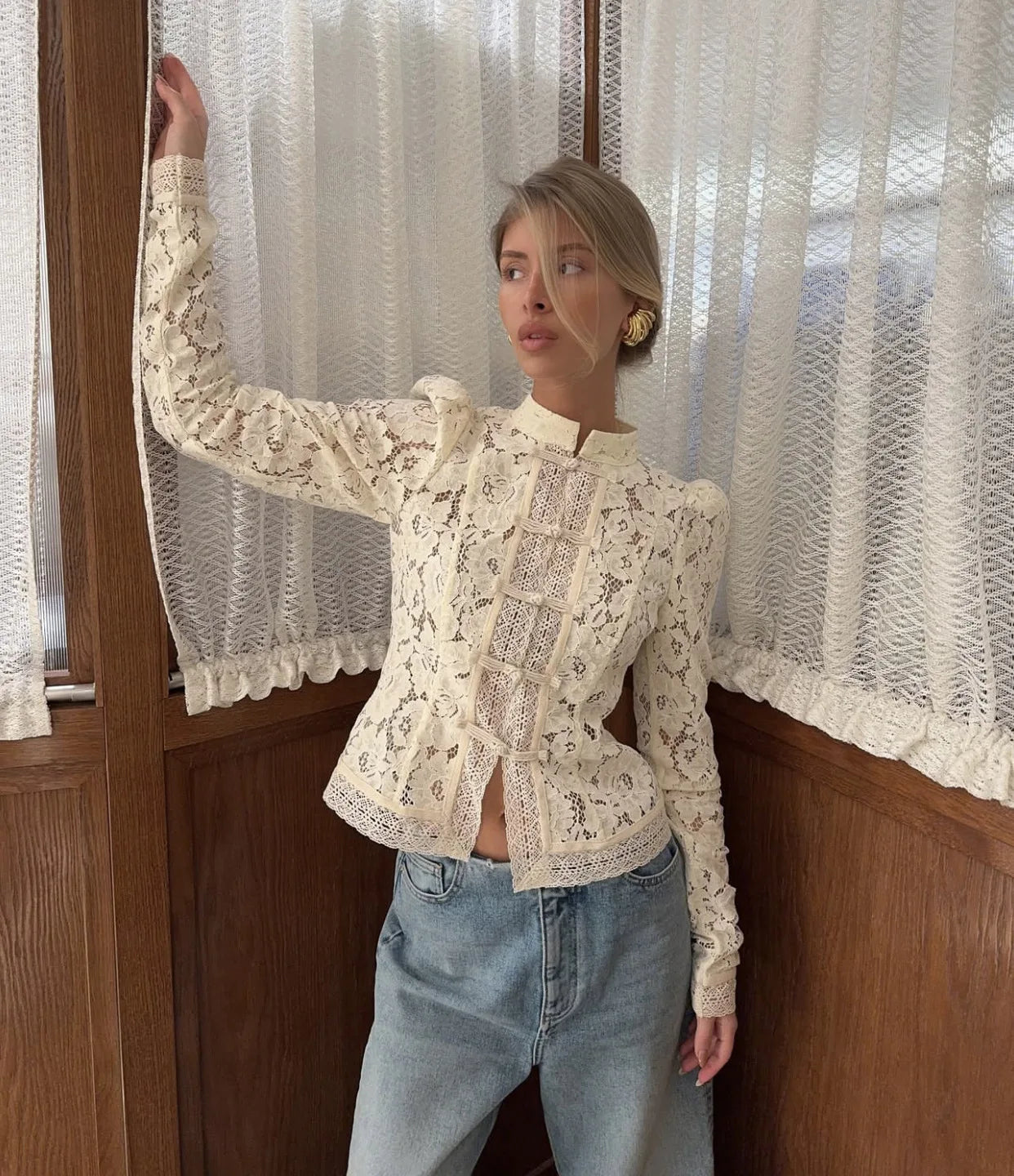 Tuularose Luxury Lace Blouse Fashion Lace Print Single Breasted Slim Shirt Vintage Elegant Party Looks Summer Women Blouse Tops