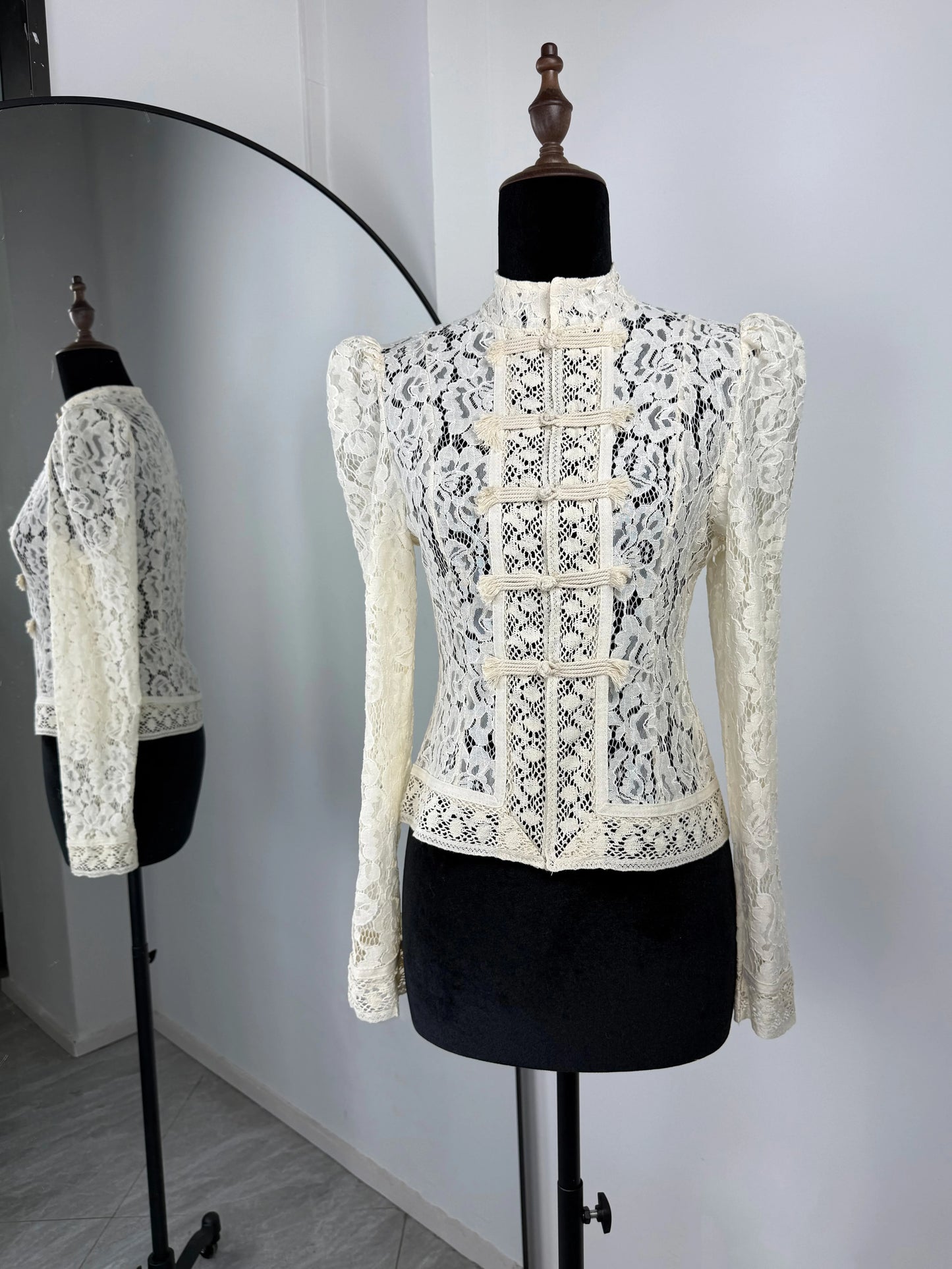 Tuularose Luxury Lace Blouse Fashion Lace Print Single Breasted Slim Shirt Vintage Elegant Party Looks Summer Women Blouse Tops
